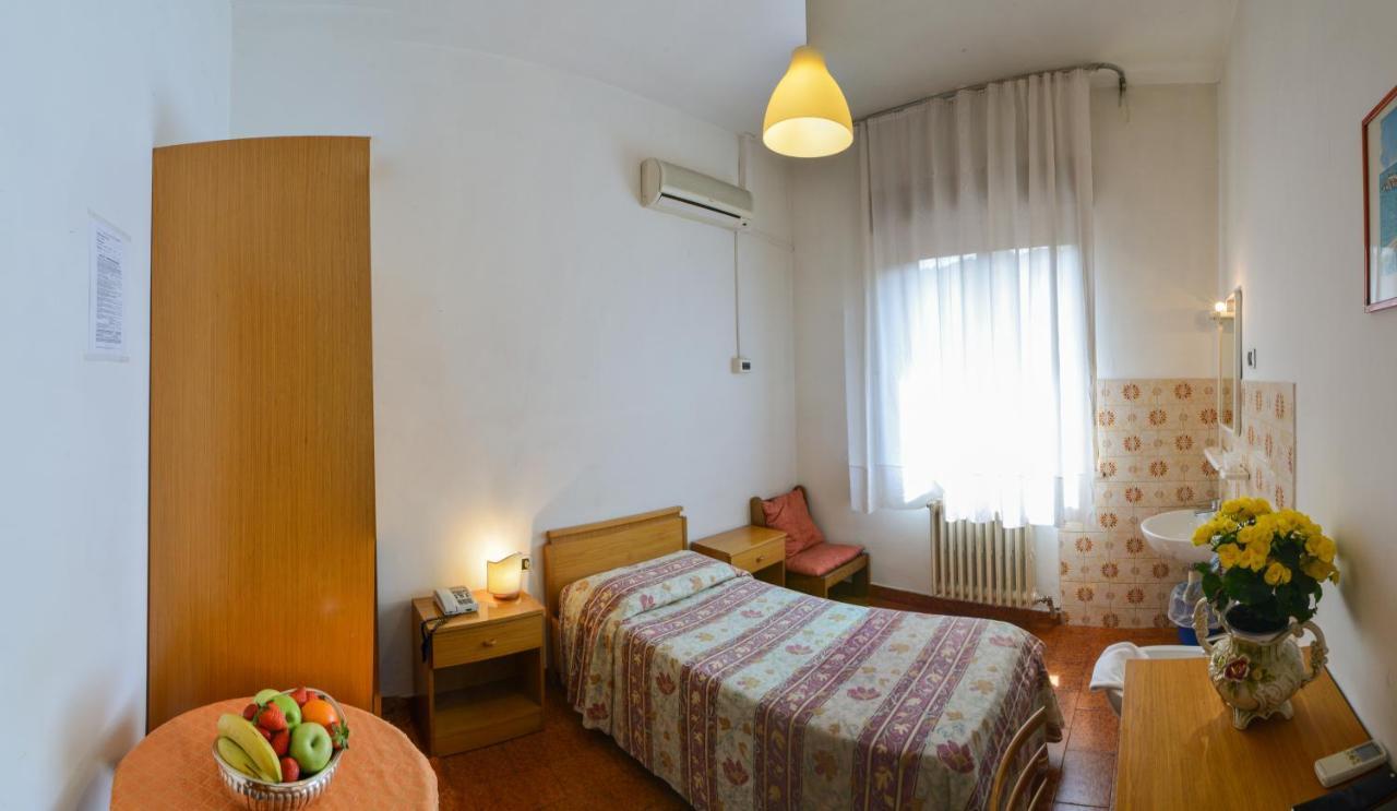 Hotel Prime Пистоя Екстериор снимка