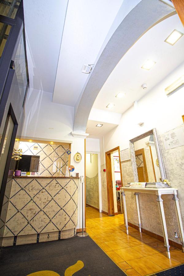 Hotel Prime Пистоя Екстериор снимка