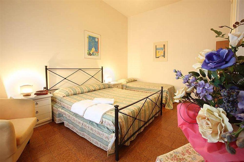 Hotel Prime Пистоя Екстериор снимка